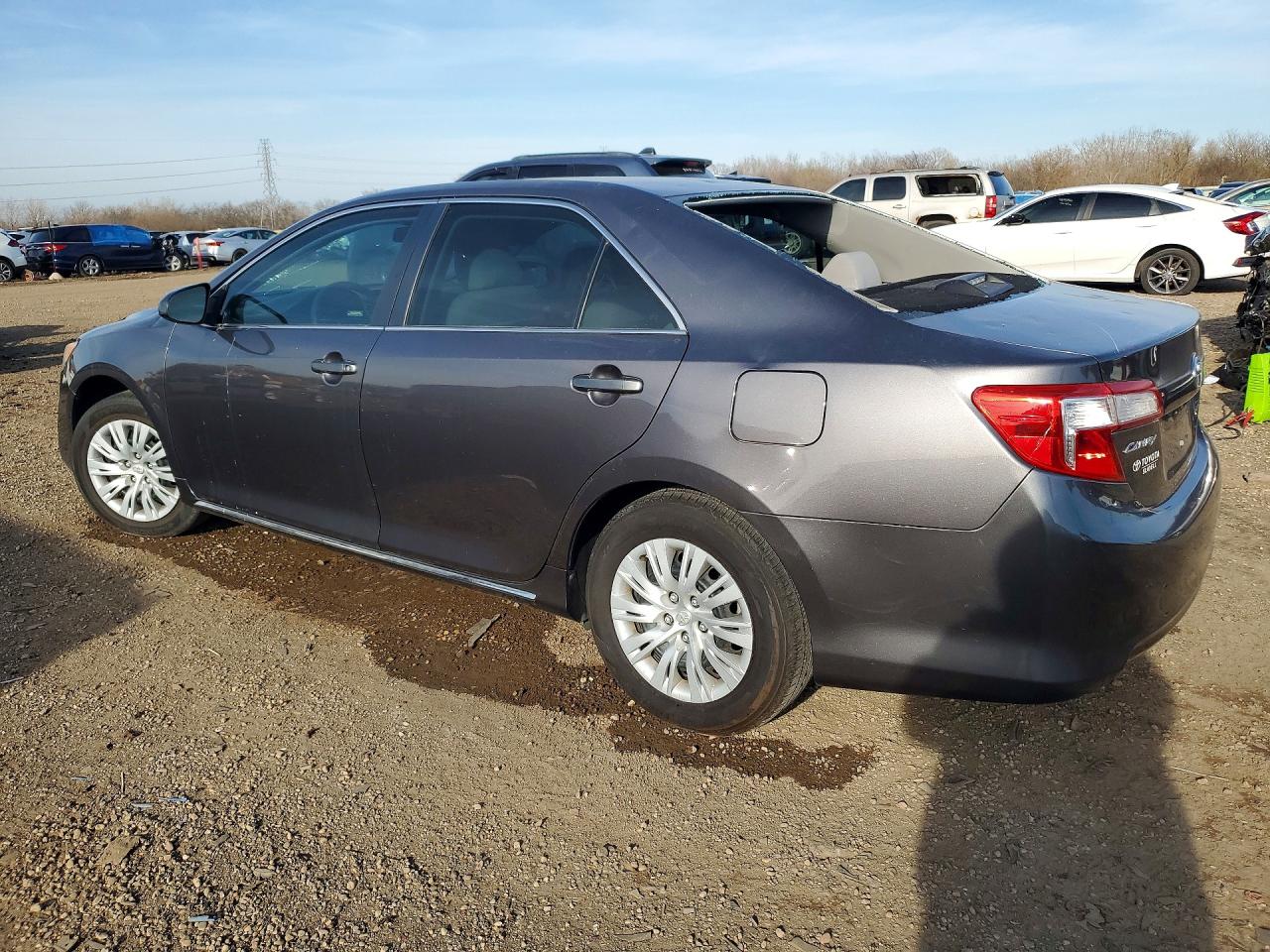 2014 TOYOTA CAMRY LE photo 4