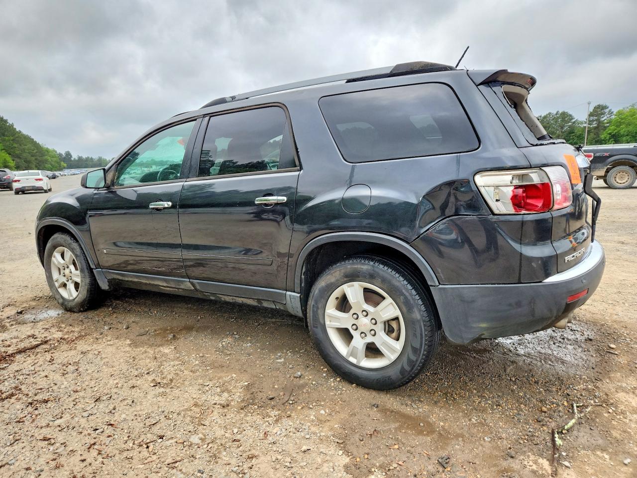 2010 GMC ACADIA SLE photo 2