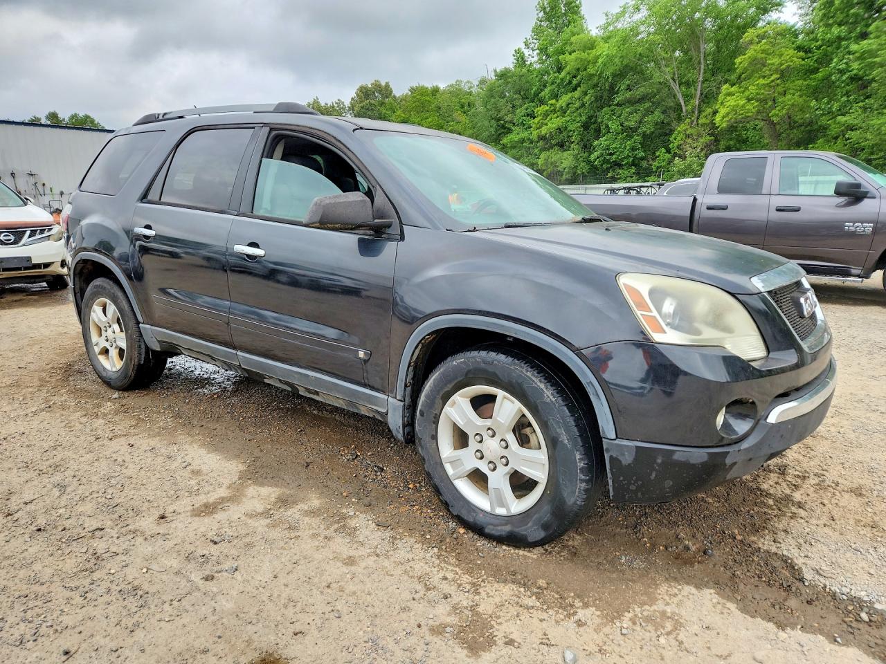 2010 GMC ACADIA SLE photo 4
