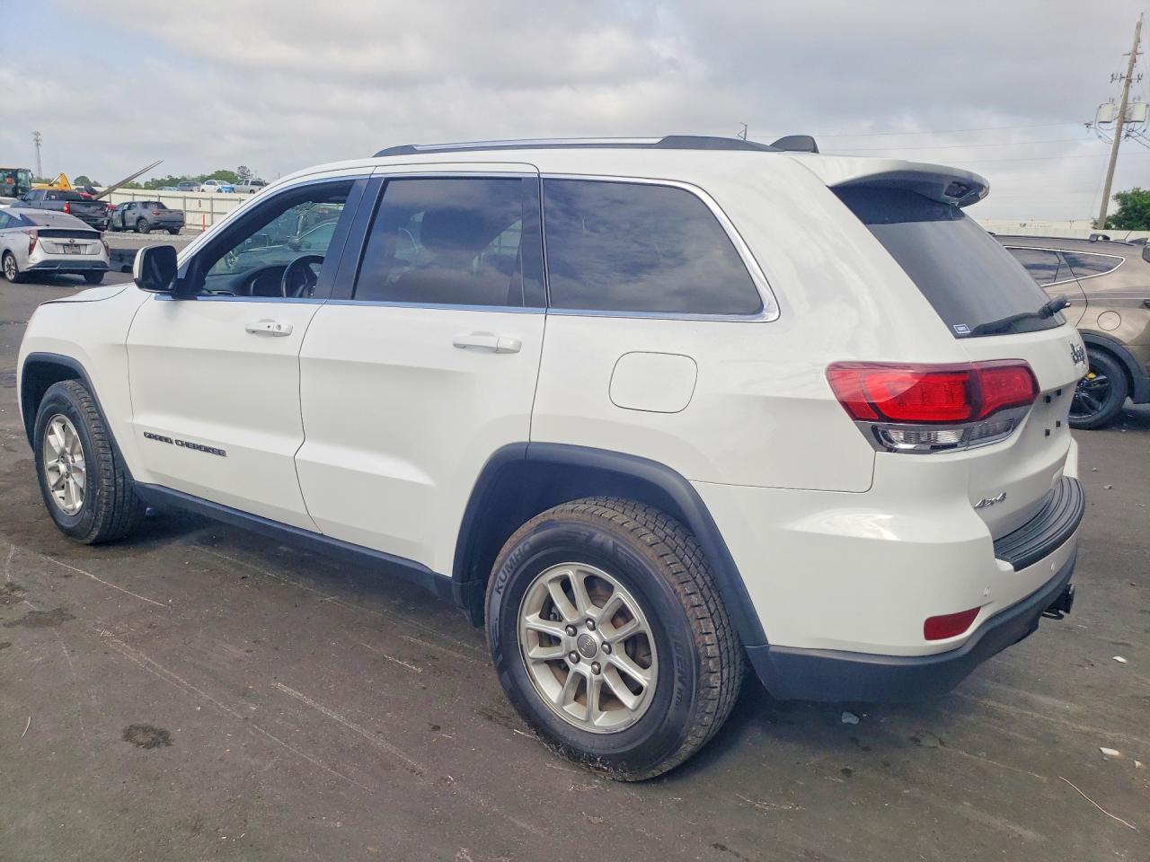 2020 JEEP GRAND CHEROKEE LAREDO photo 2