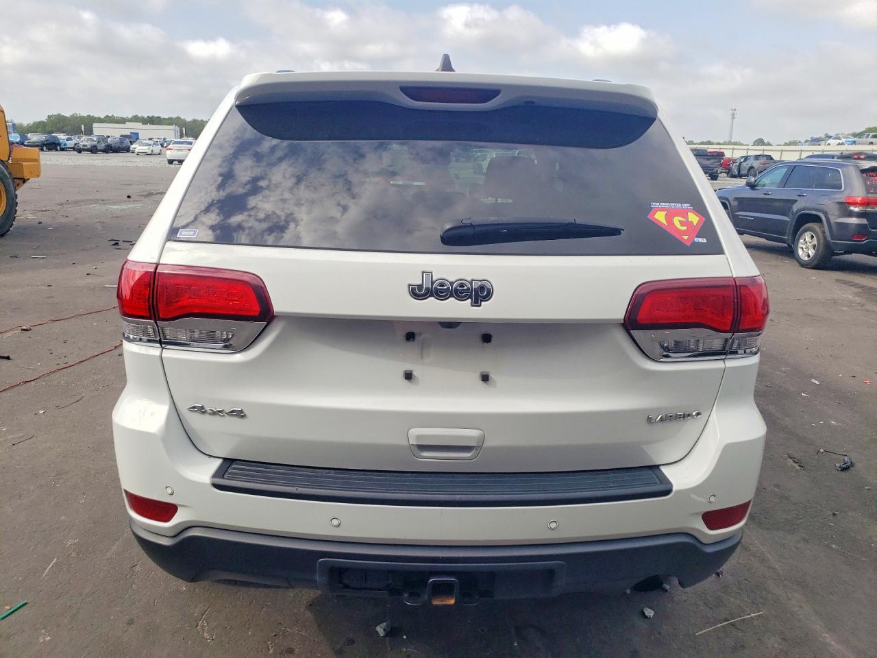 2020 JEEP GRAND CHEROKEE LAREDO photo 6