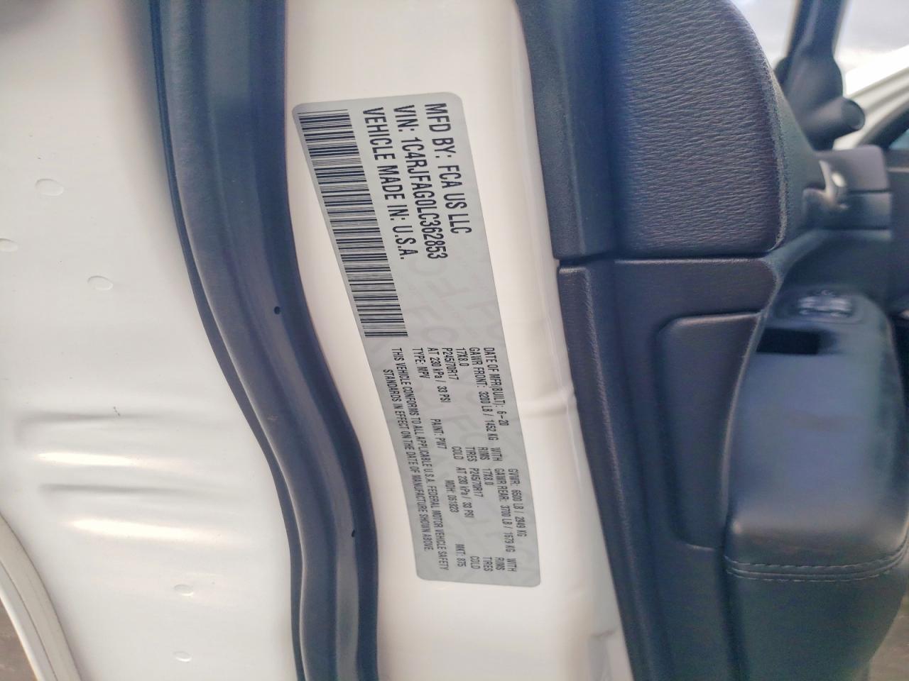 2020 JEEP GRAND CHEROKEE LAREDO photo 13