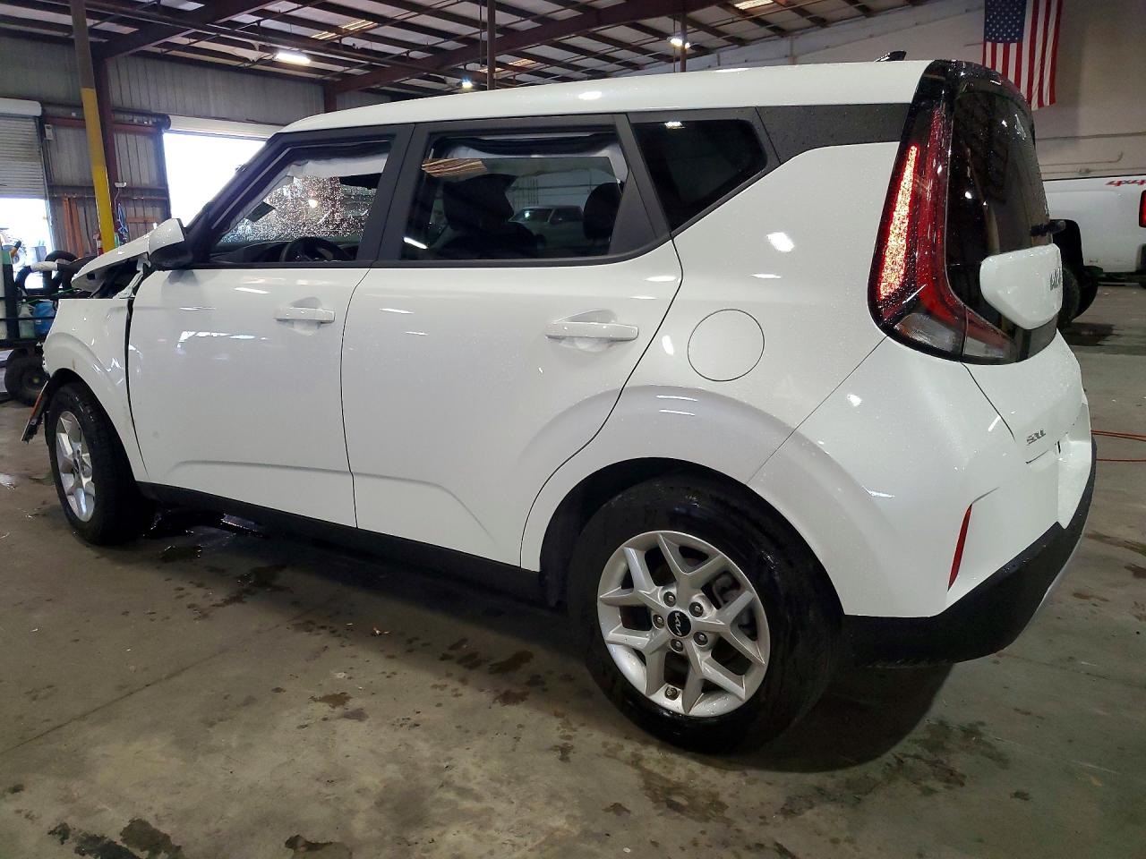 2025 KIA SOUL LX photo 3