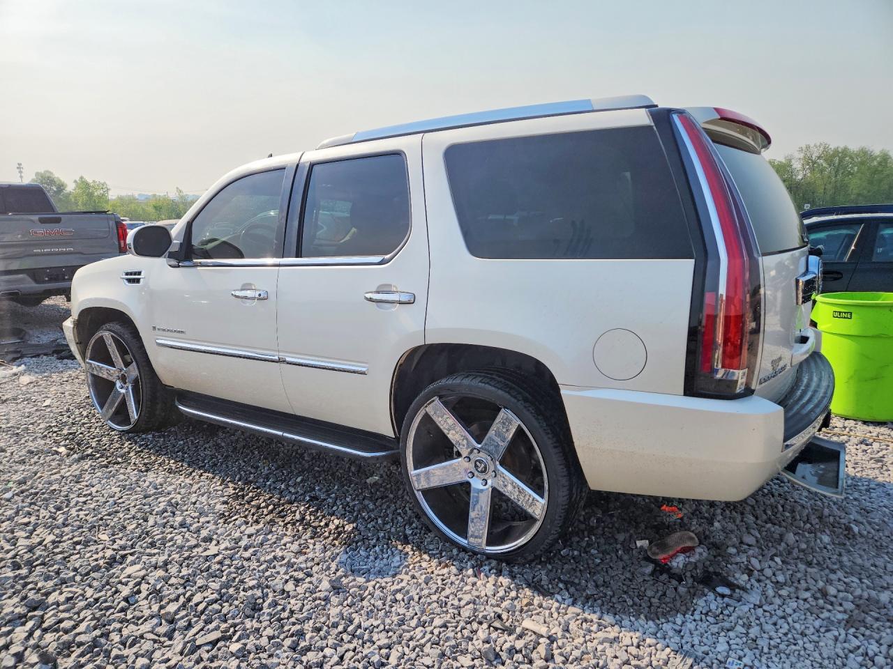 2007 CADILLAC ESCALADE LUXURY photo 4