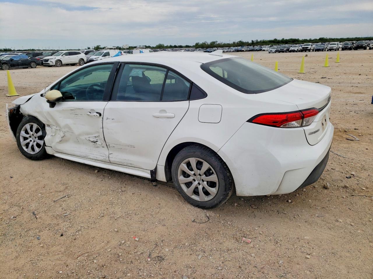 2024 TOYOTA COROLLA LE photo 4