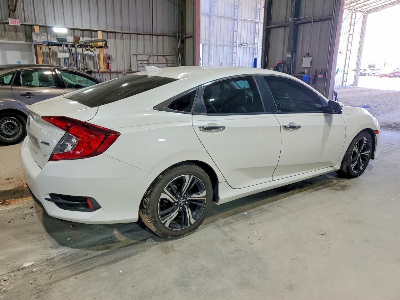2017 HONDA CIVIC TOURING photo 3