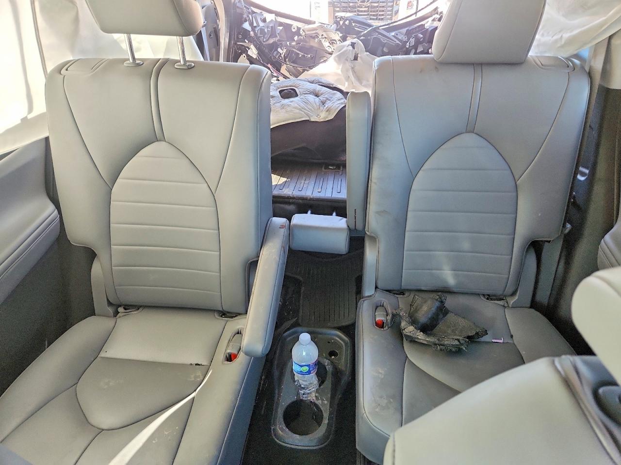 2021 TOYOTA HIGHLANDER XLE photo 28