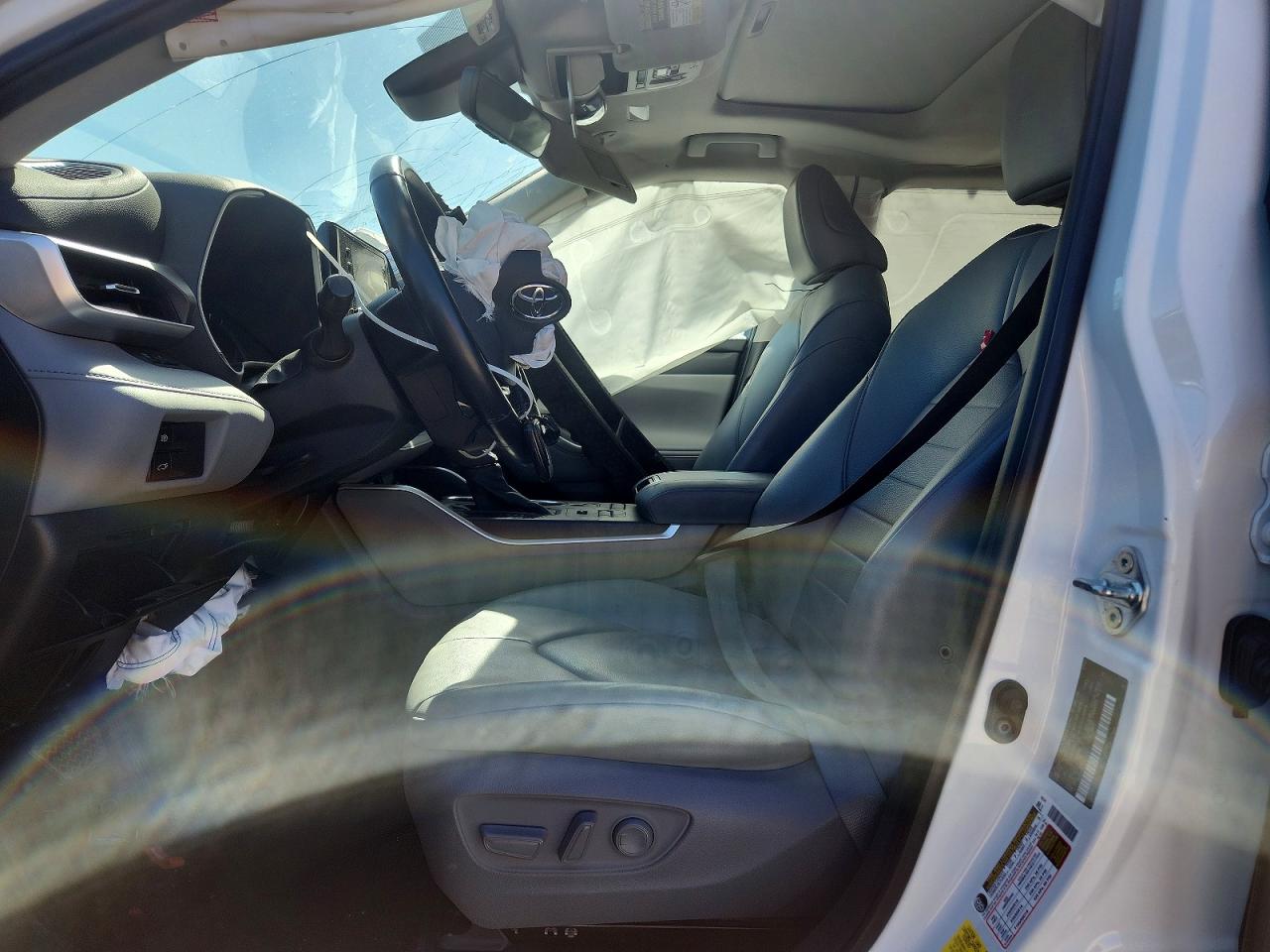 2021 TOYOTA HIGHLANDER XLE photo 19