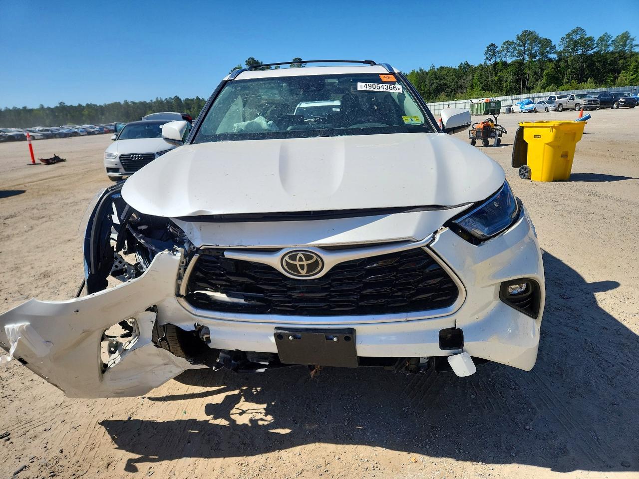 2021 TOYOTA HIGHLANDER XLE photo 13