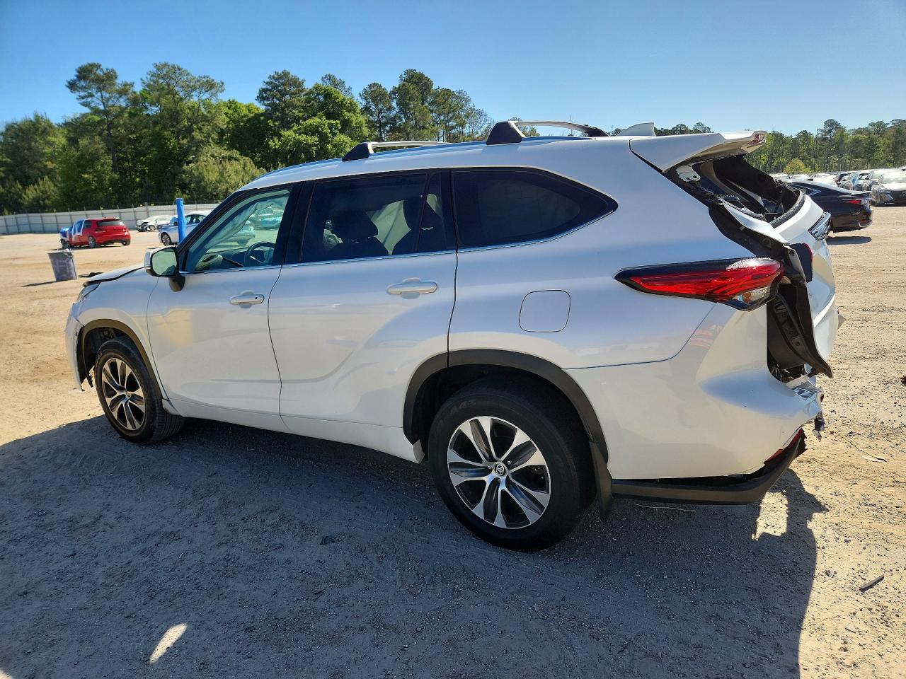 2021 TOYOTA HIGHLANDER XLE photo 4
