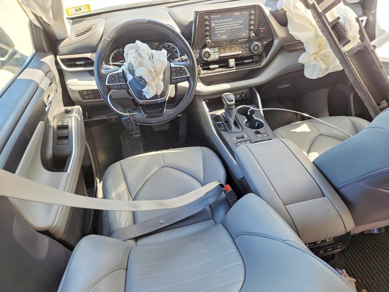 2021 TOYOTA HIGHLANDER XLE photo 22