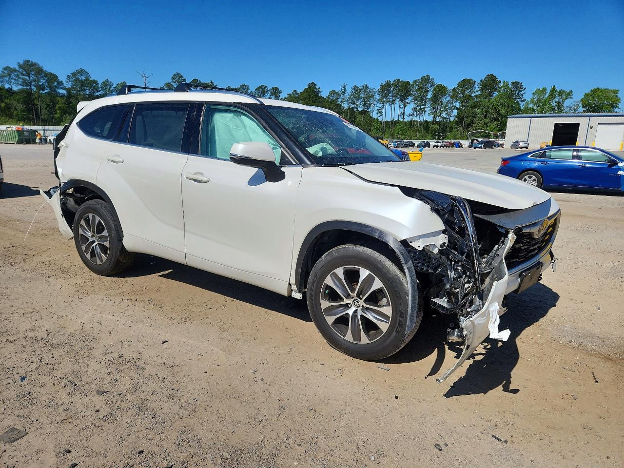 2021 TOYOTA HIGHLANDER XLE photo 10