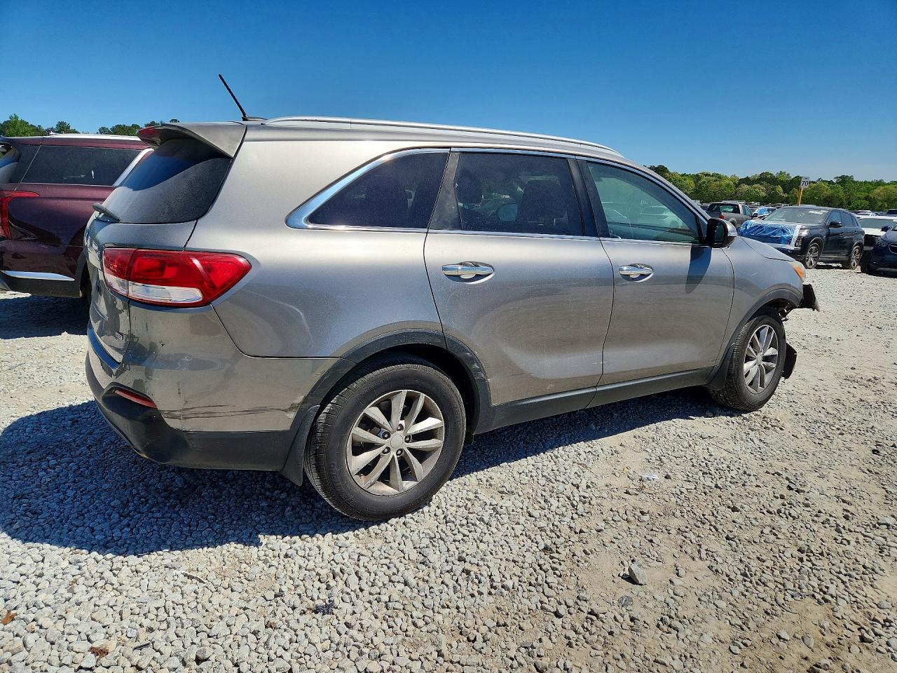 2017 KIA SORENTO LX photo 5