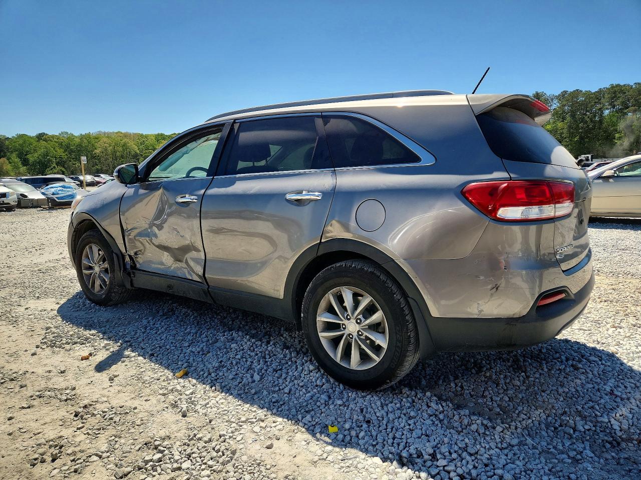2017 KIA SORENTO LX photo 3