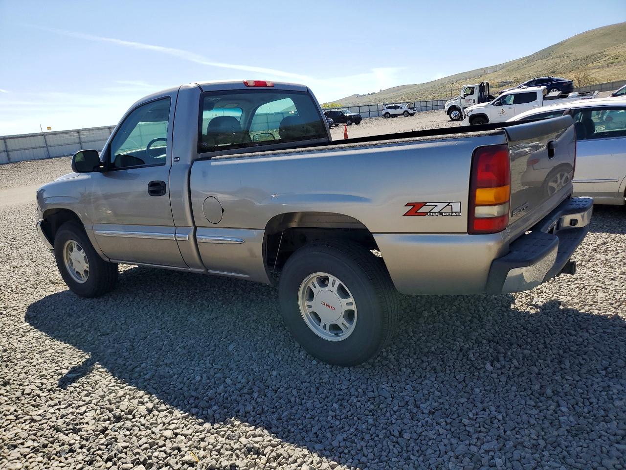 2001 GMC NEW SIERRA K1500 photo 3