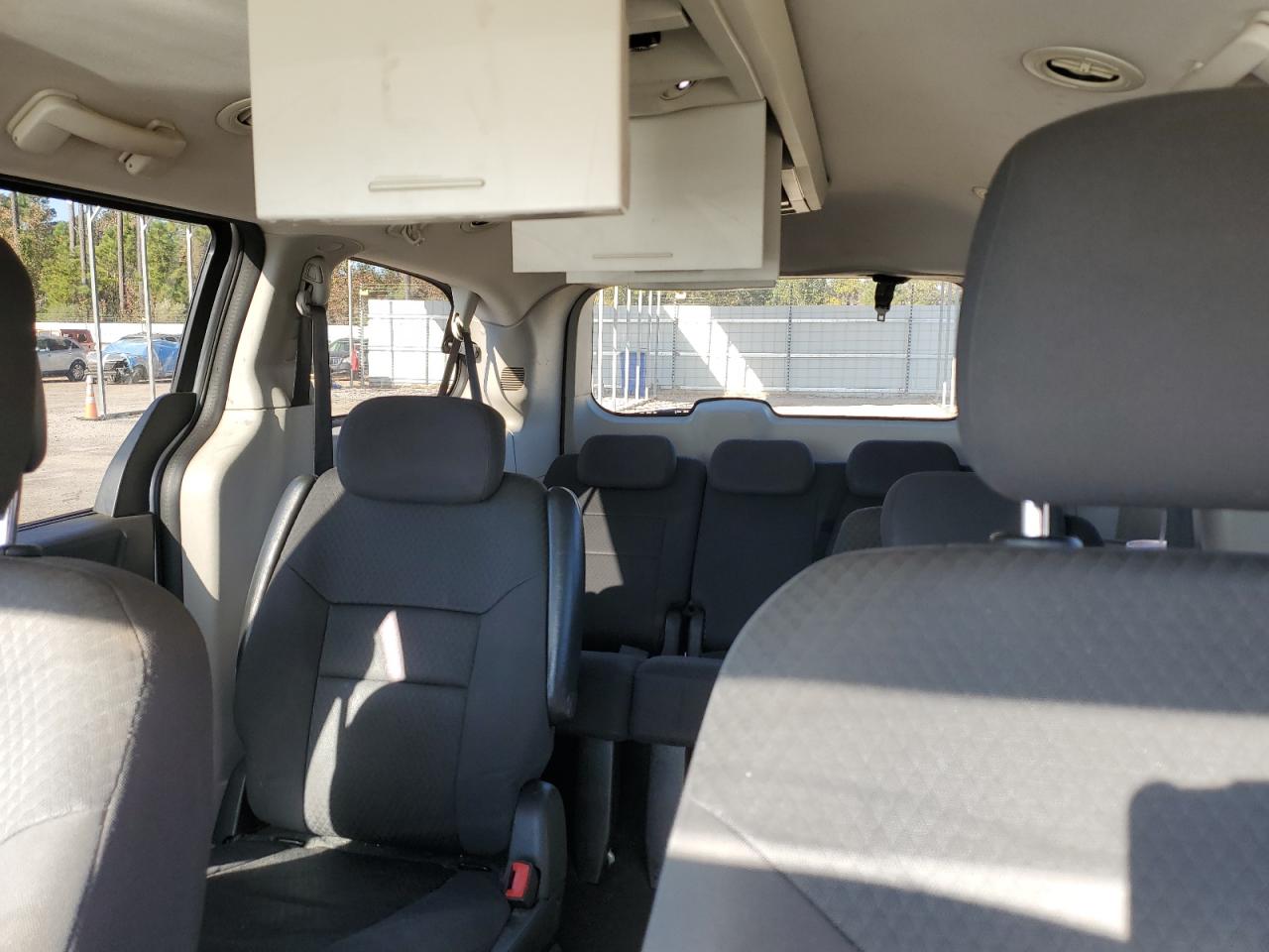 2010 DODGE GRAND CARAVAN SXT photo 28