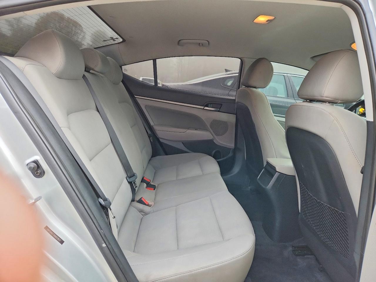 2017 HYUNDAI ELANTRA SE photo 19