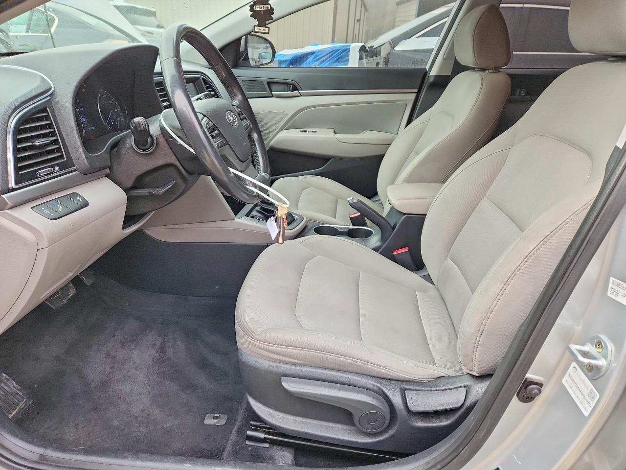 2017 HYUNDAI ELANTRA SE photo 13