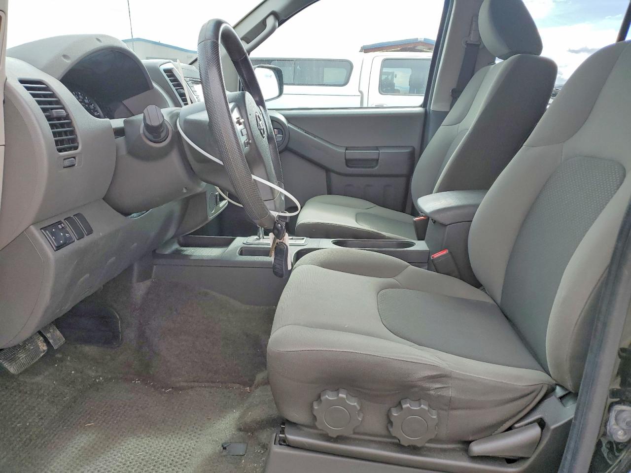2015 NISSAN XTERRA S photo 13