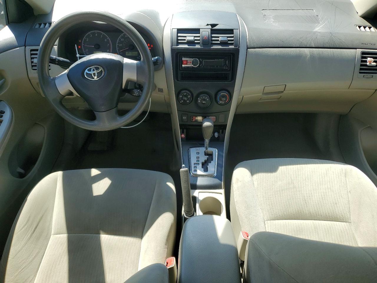 2010 TOYOTA COROLLA LE photo 8
