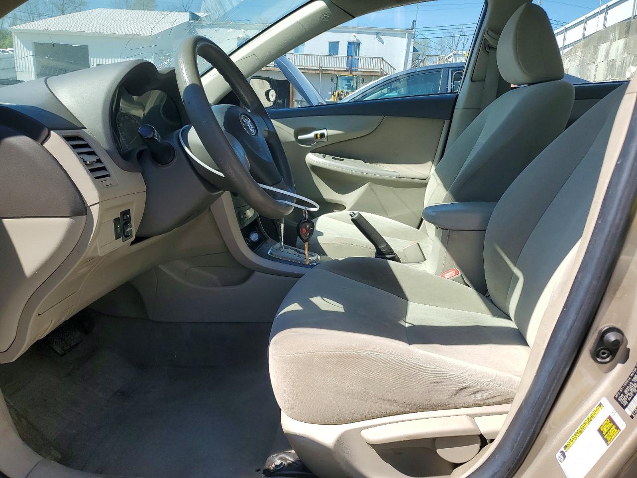 2010 TOYOTA COROLLA LE photo 7