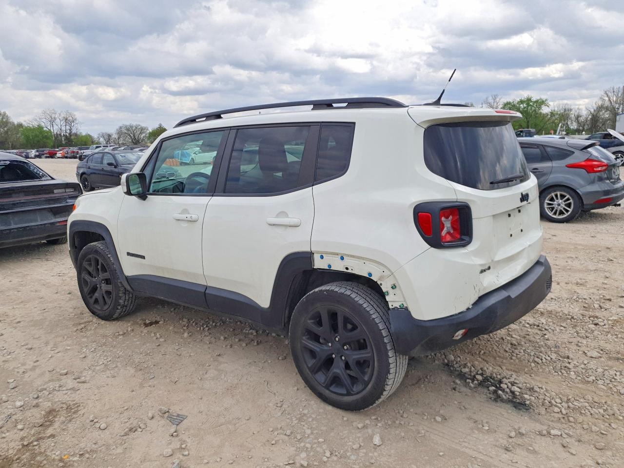 2017 JEEP RENEGADE LATITUDE photo 4