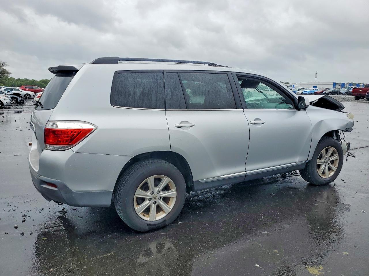 2011 TOYOTA HIGHLANDER BASE photo 5