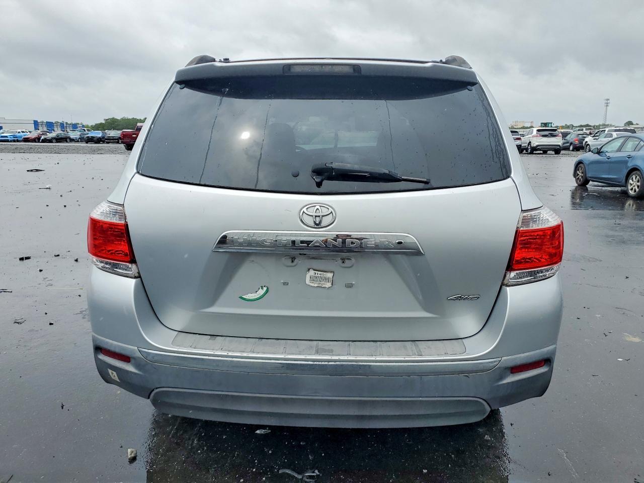 2011 TOYOTA HIGHLANDER BASE photo 11