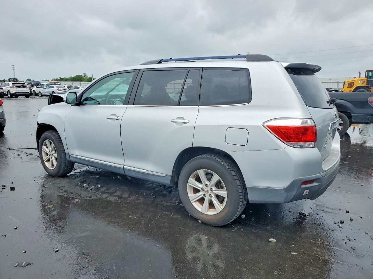 2011 TOYOTA HIGHLANDER BASE photo 3