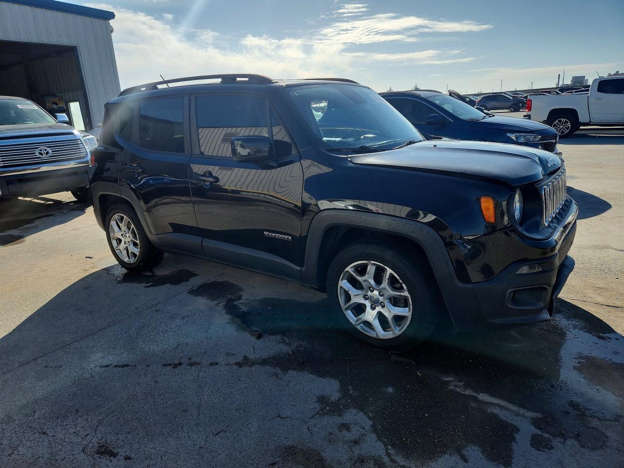 2017 JEEP RENEGADE LATITUDE photo 4