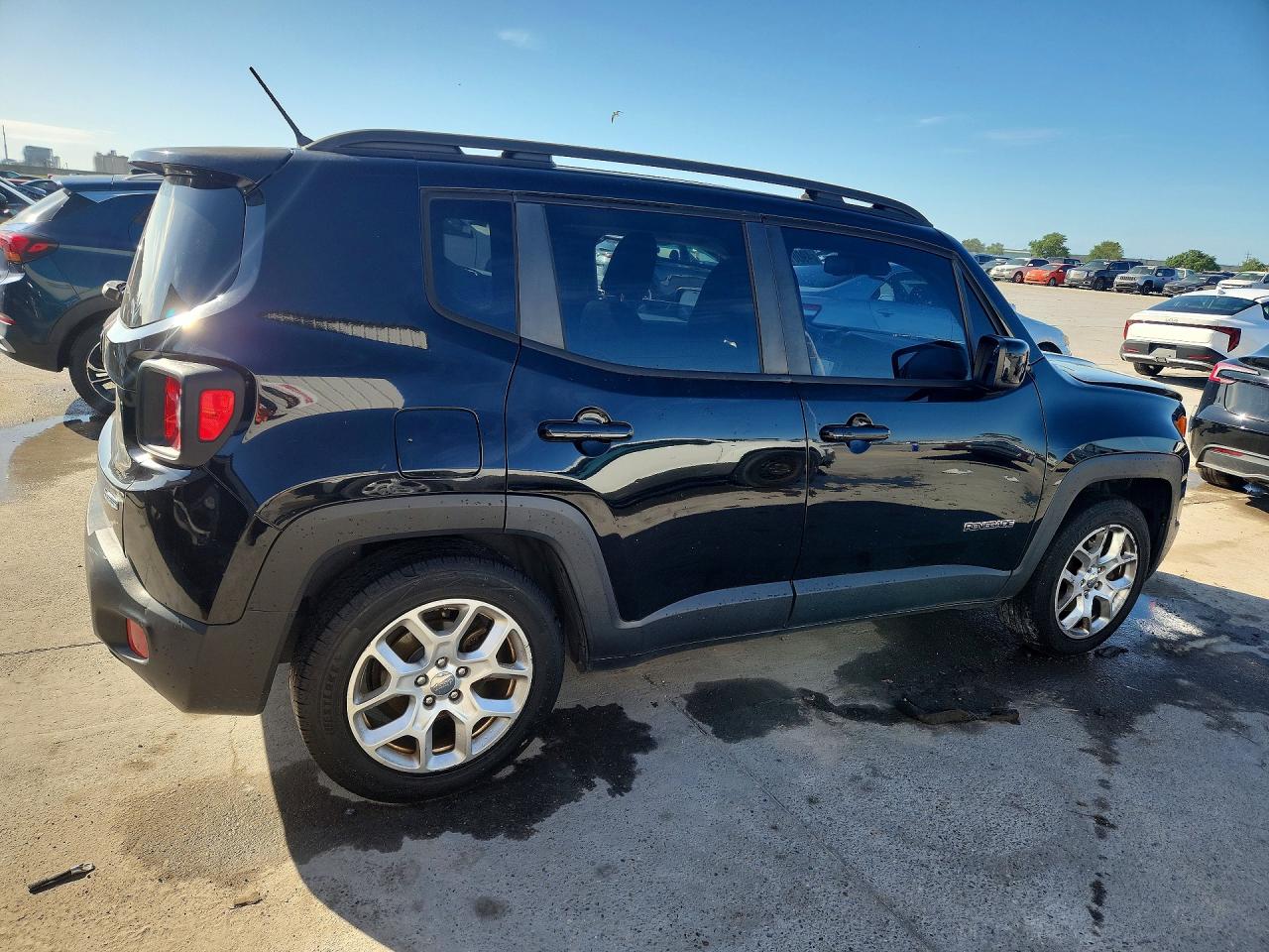 2017 JEEP RENEGADE LATITUDE photo 3