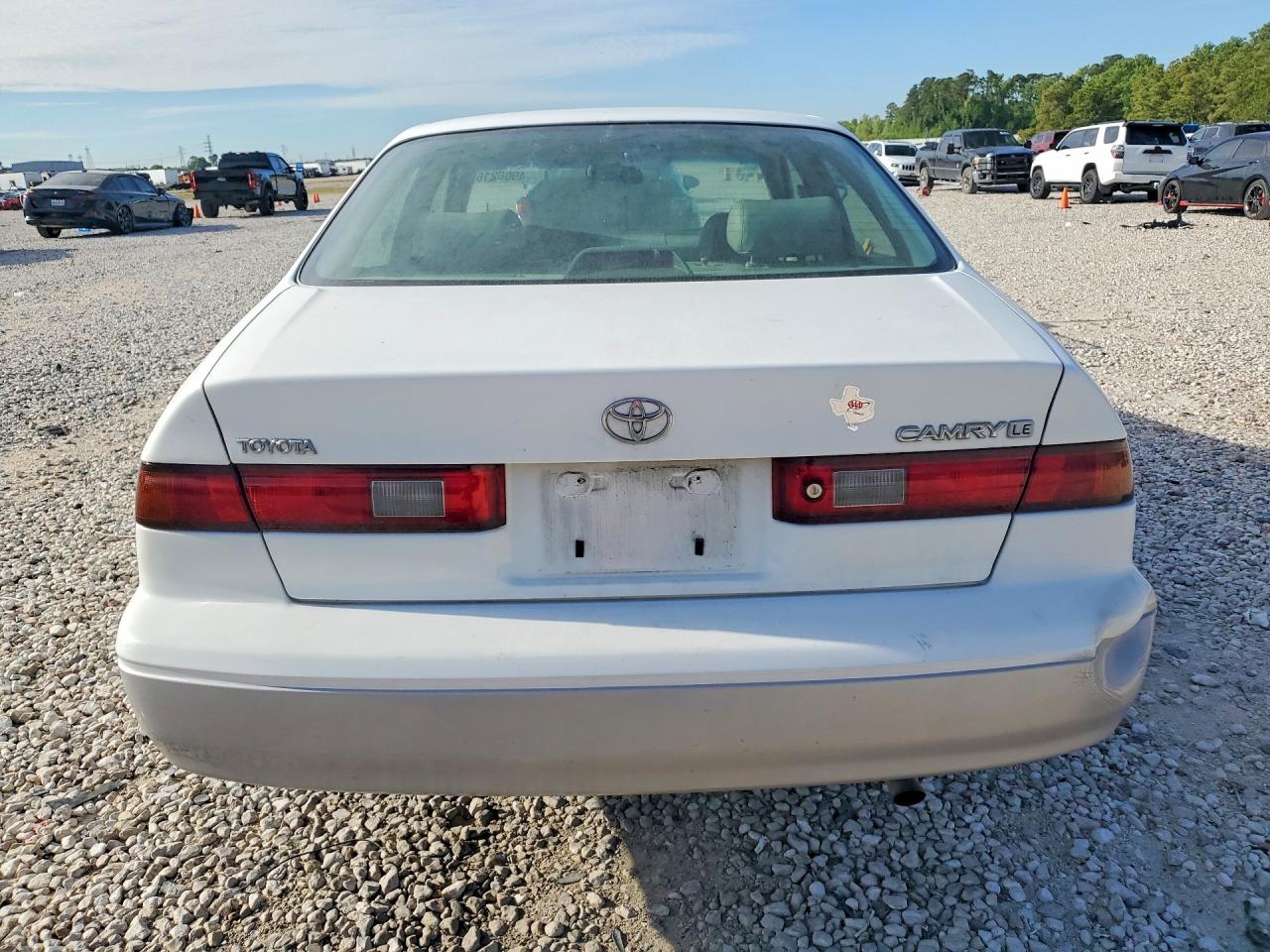 1997 TOYOTA CAMRY LE photo 11