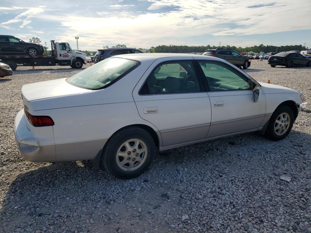 1997 TOYOTA CAMRY LE photo 5
