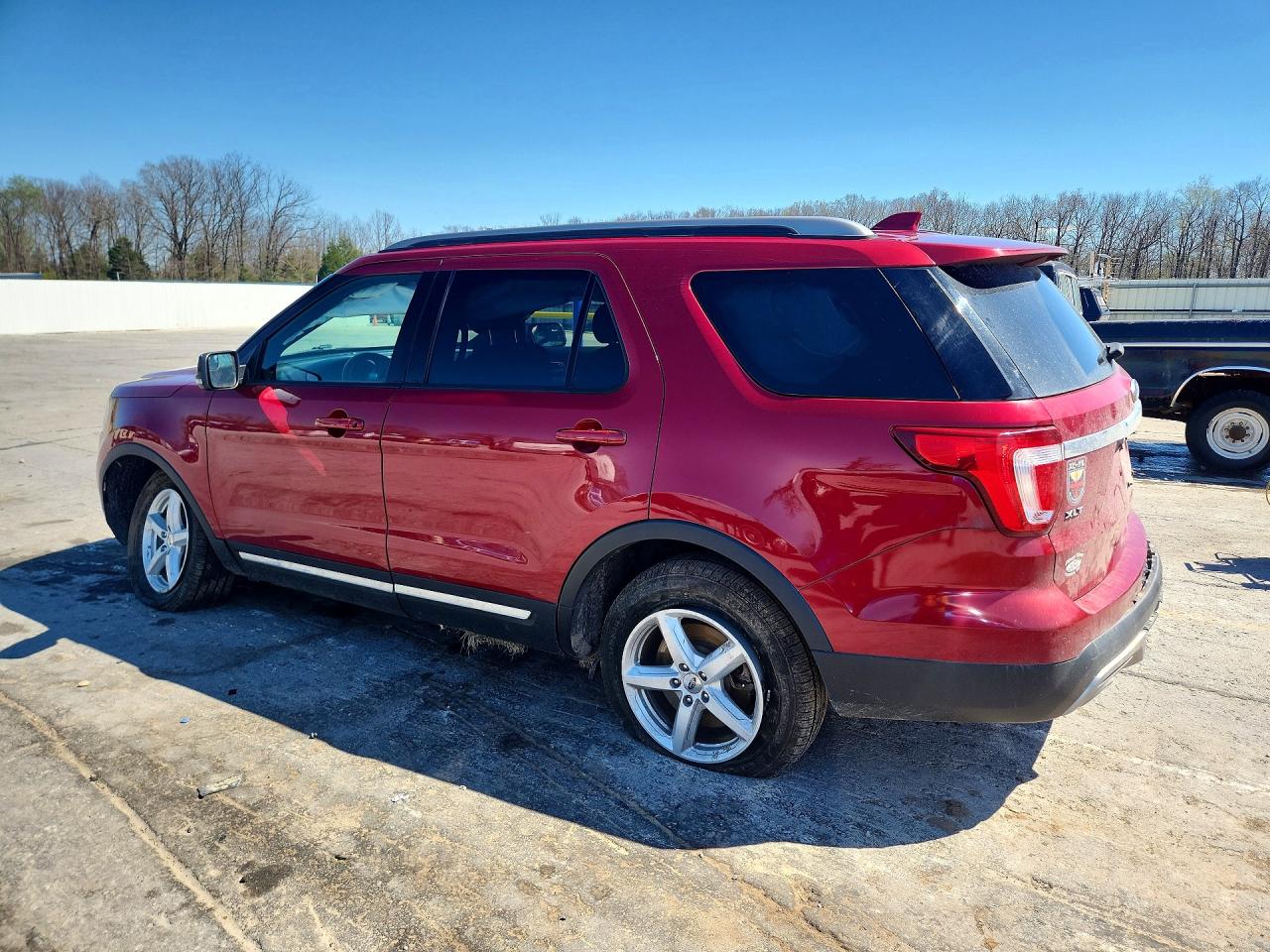 2017 FORD EXPLORER XLT photo 3