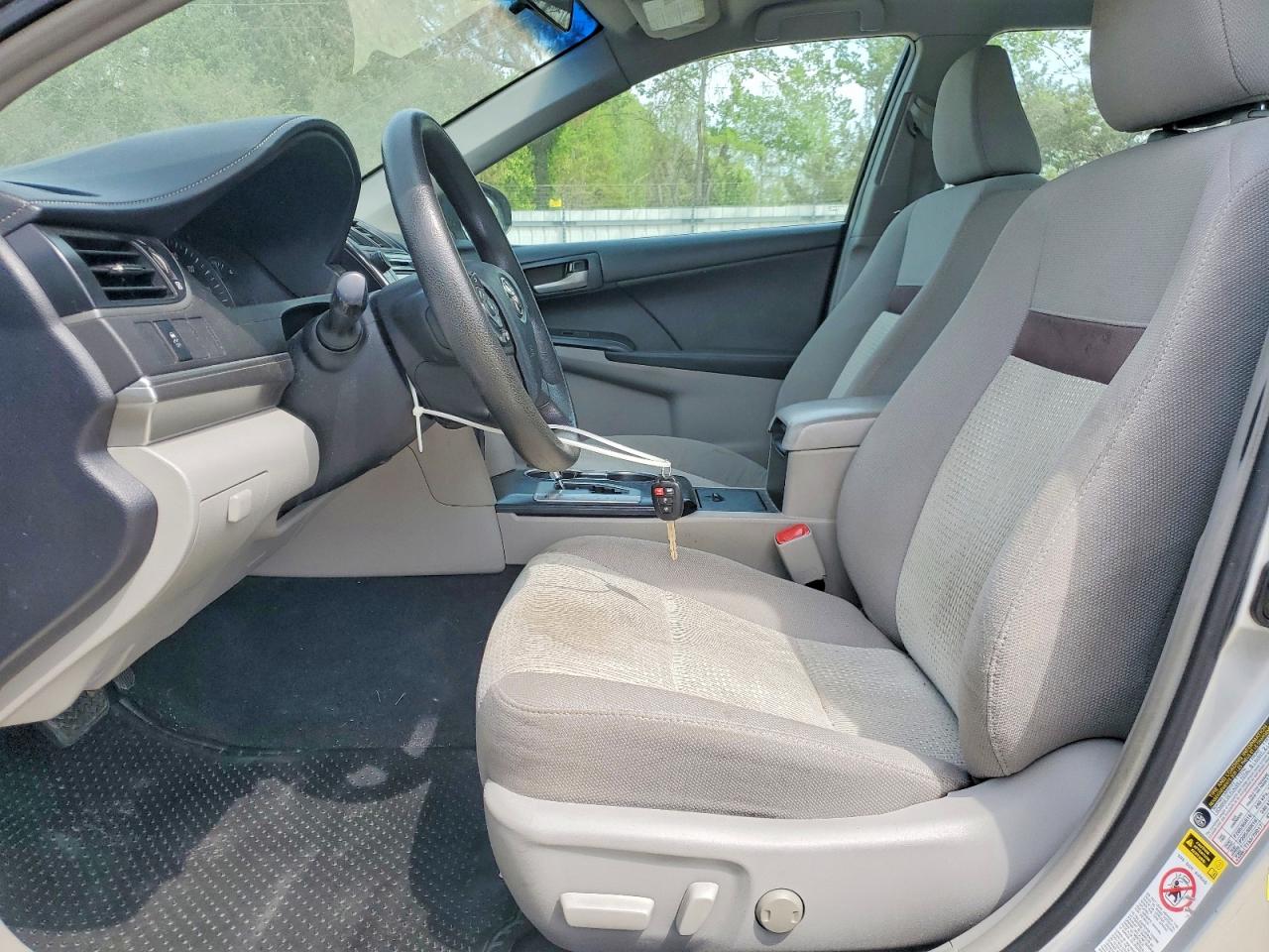 2012 TOYOTA CAMRY LE photo 13