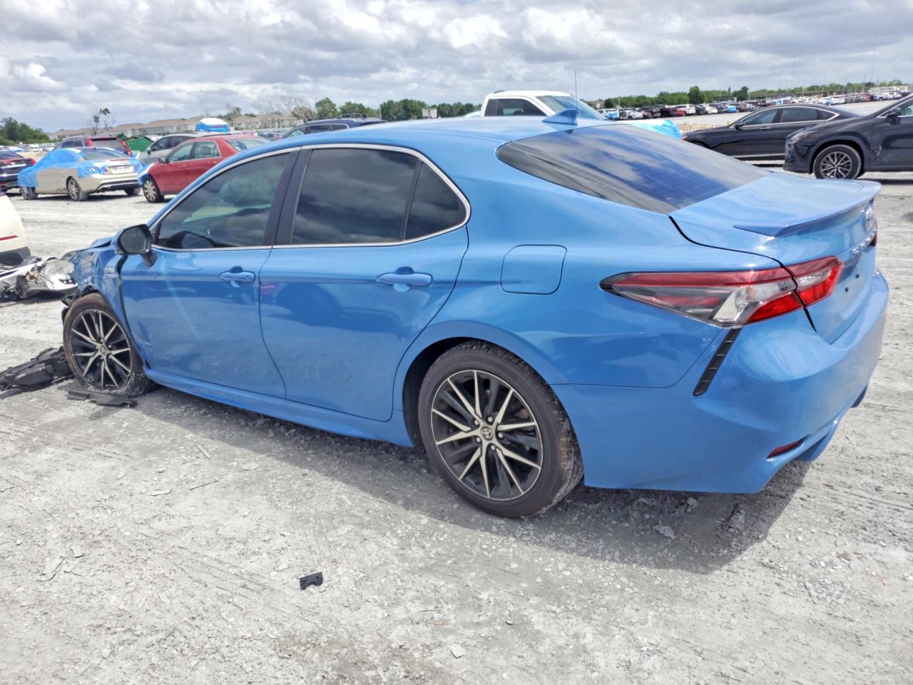 2024 TOYOTA CAMRY SE photo 3