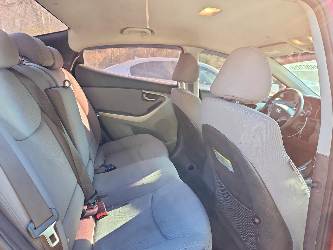 2015 HYUNDAI ELANTRA SE photo 19
