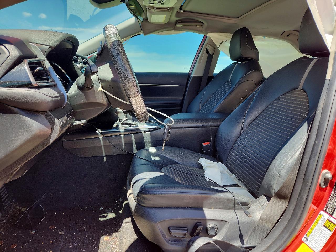 2019 TOYOTA CAMRY SE photo 13