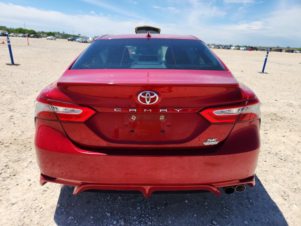 2019 TOYOTA CAMRY SE photo 11