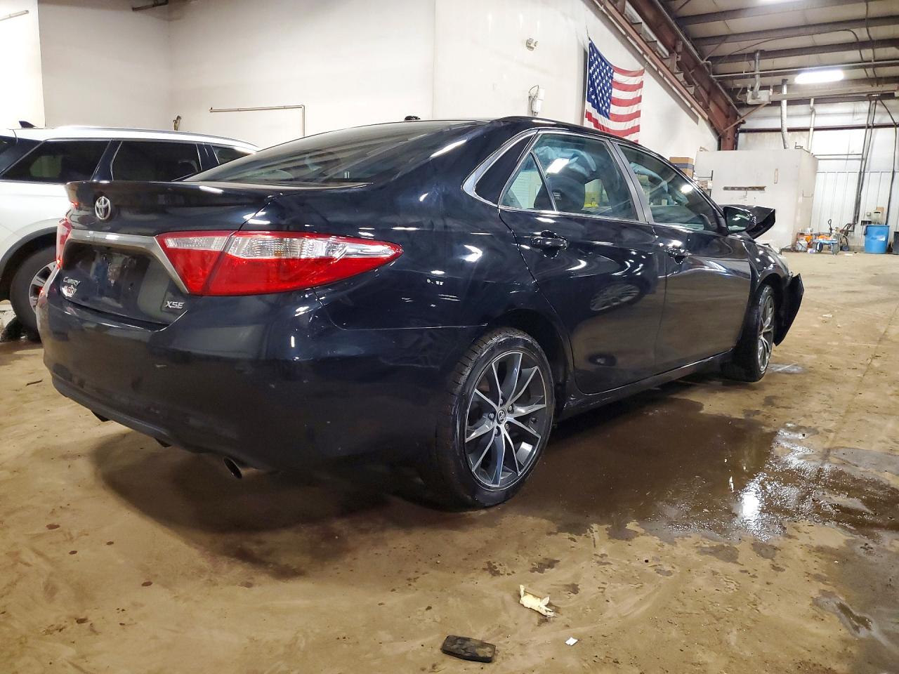 2015 TOYOTA CAMRY XSE photo 3