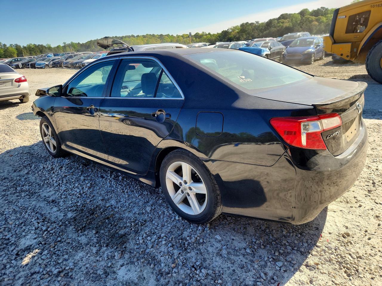 2013 TOYOTA CAMRY SE photo 2