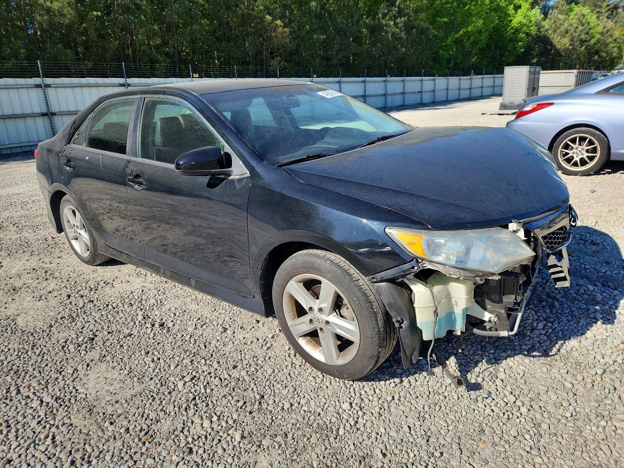 2013 TOYOTA CAMRY SE photo 4