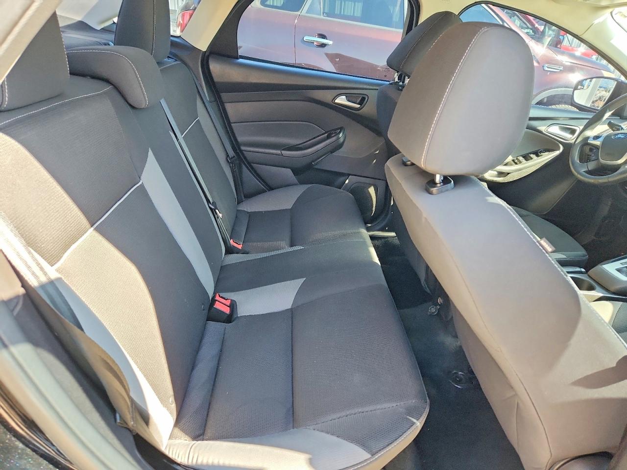 2014 FORD FOCUS SE photo 28