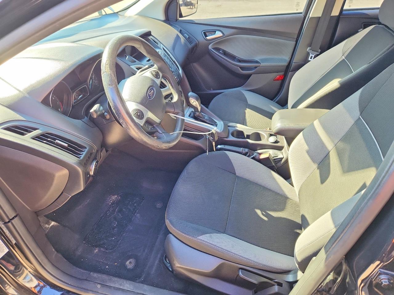 2014 FORD FOCUS SE photo 19