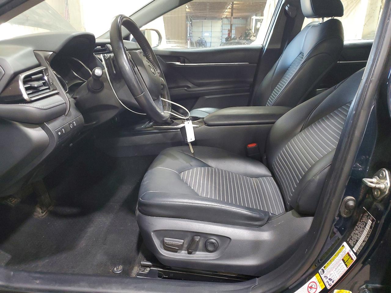 2019 TOYOTA CAMRY SE photo 13