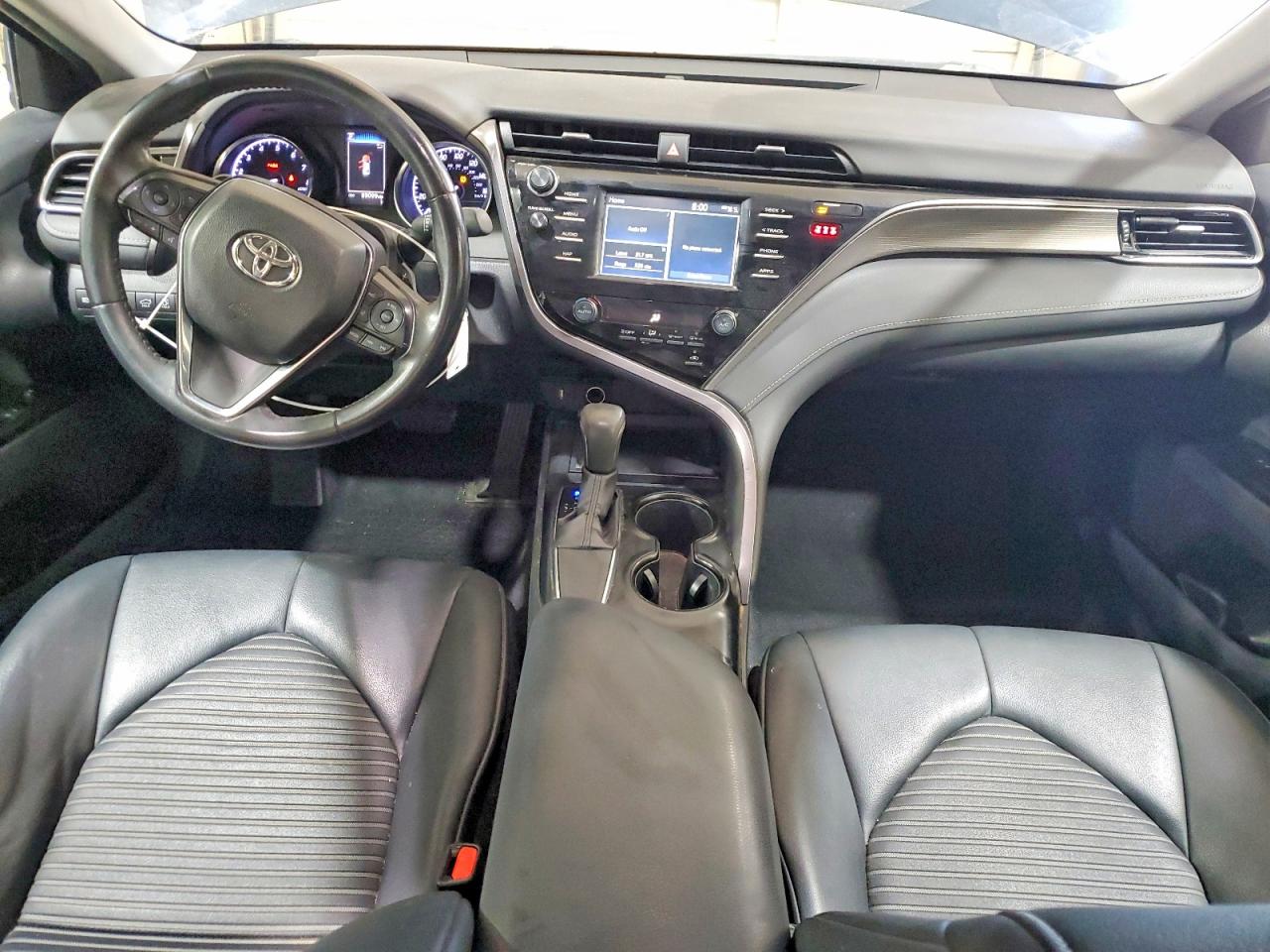 2019 TOYOTA CAMRY SE photo 15