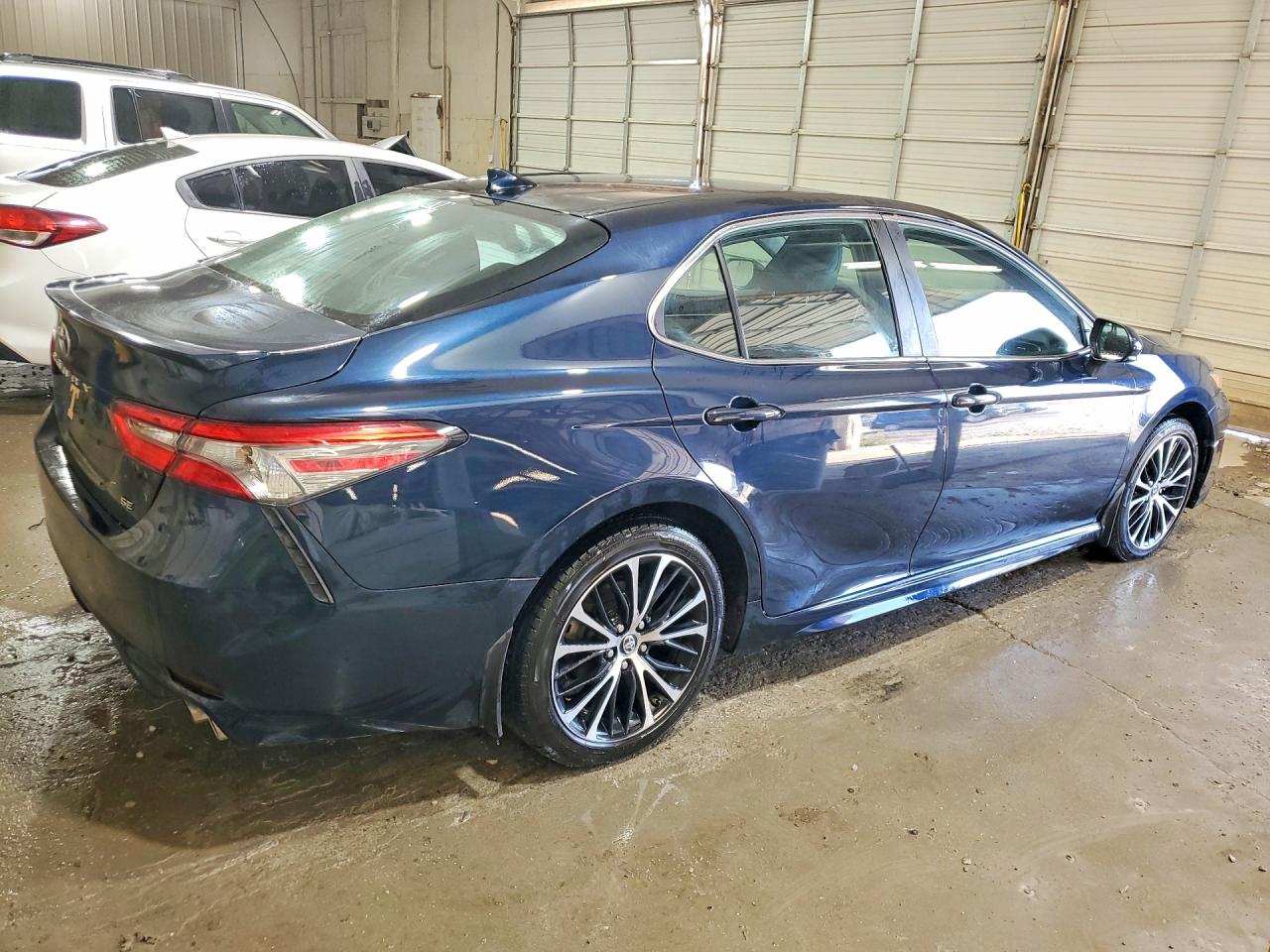 2019 TOYOTA CAMRY SE photo 5