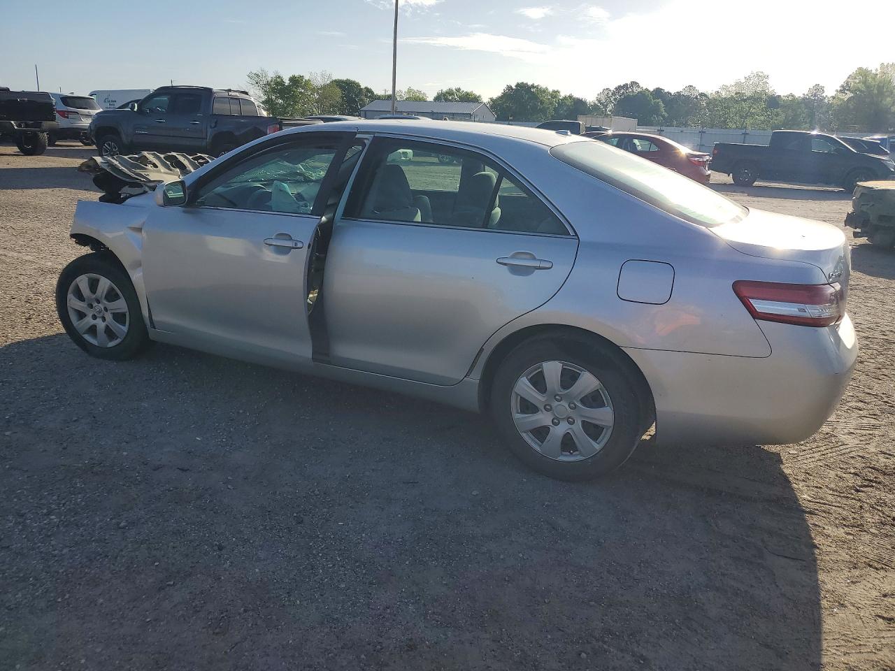 2010 TOYOTA CAMRY BASE photo 3