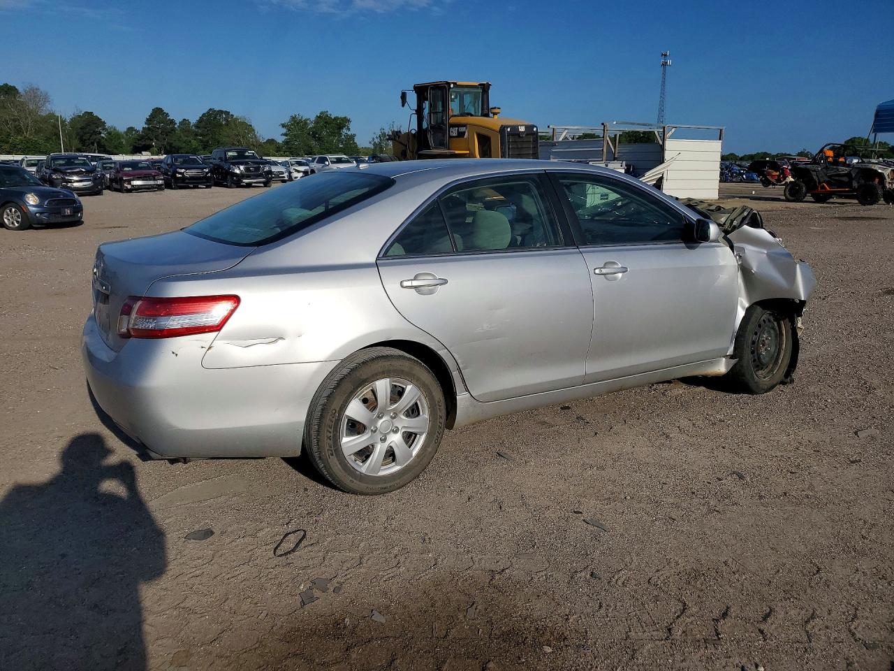 2010 TOYOTA CAMRY BASE photo 5