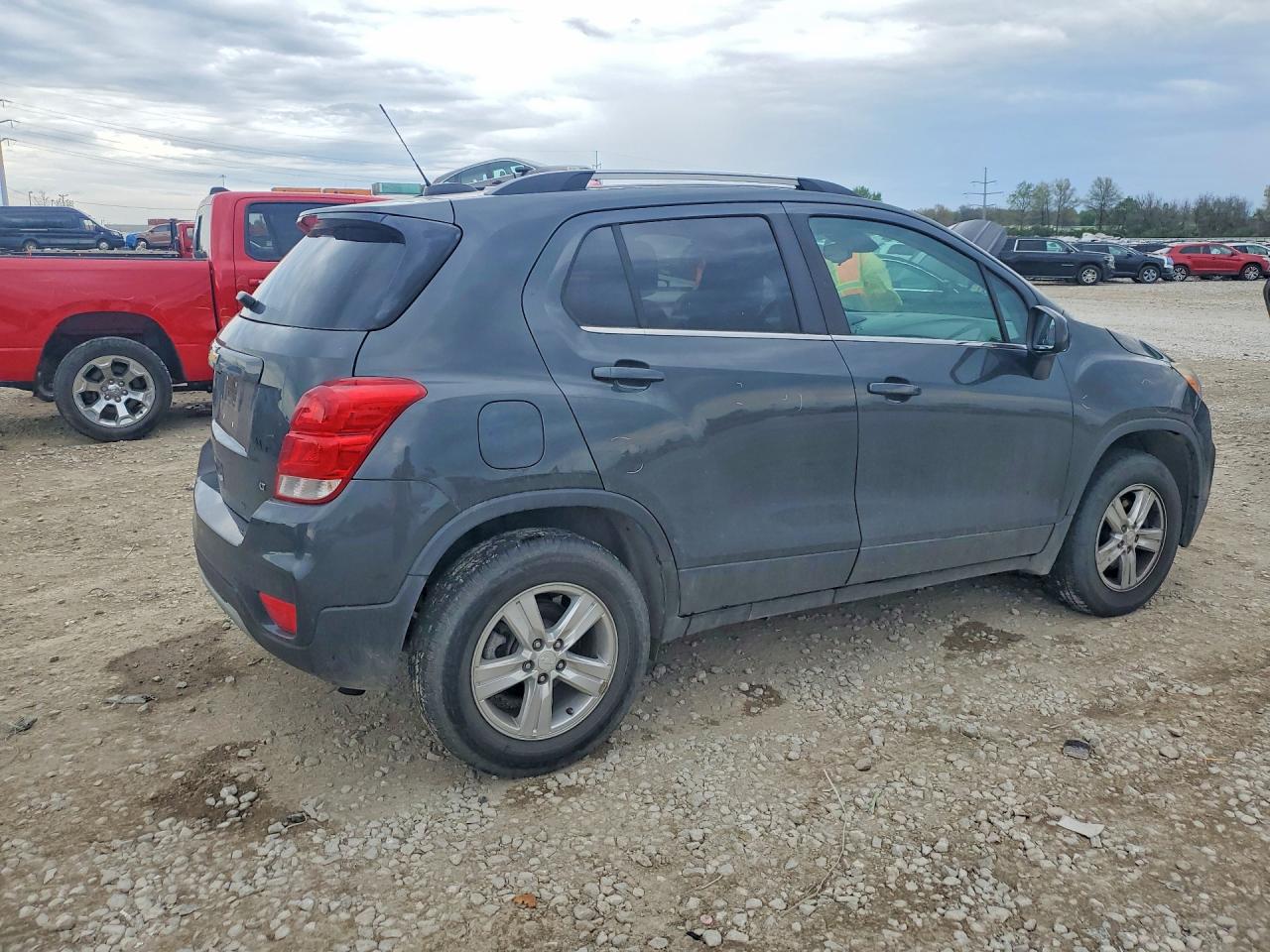 2018 CHEVROLET TRAX 1LT photo 3